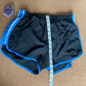 nike dri fit running shorts with inner lining and hidden drawstring size m